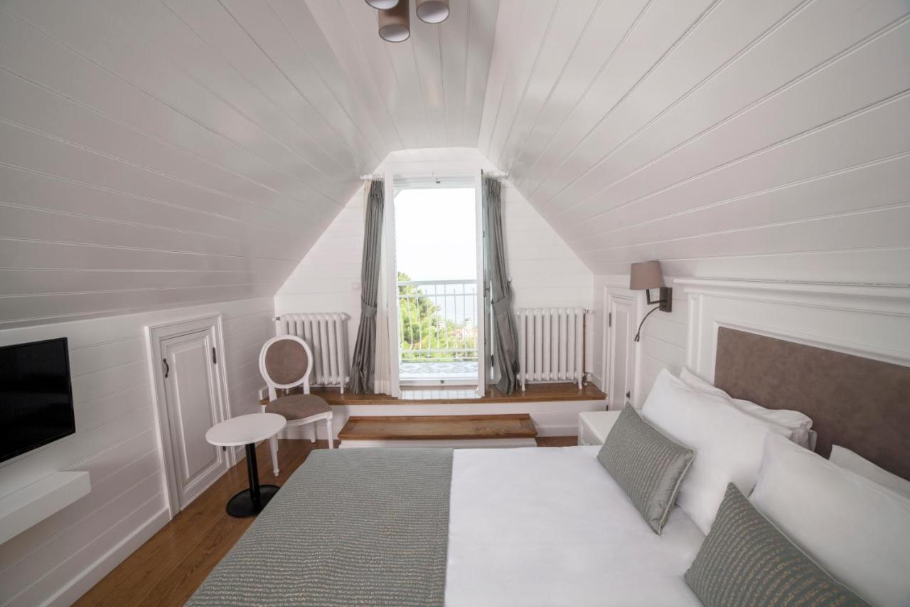Triada Hotel Bueyuekada Prinseneilanden Buitenkant foto